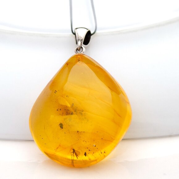 Baltic Amber Pendant with Insect Inclusion, 100% Natural Golden Amber stone 11gr - Picture 8 of 8